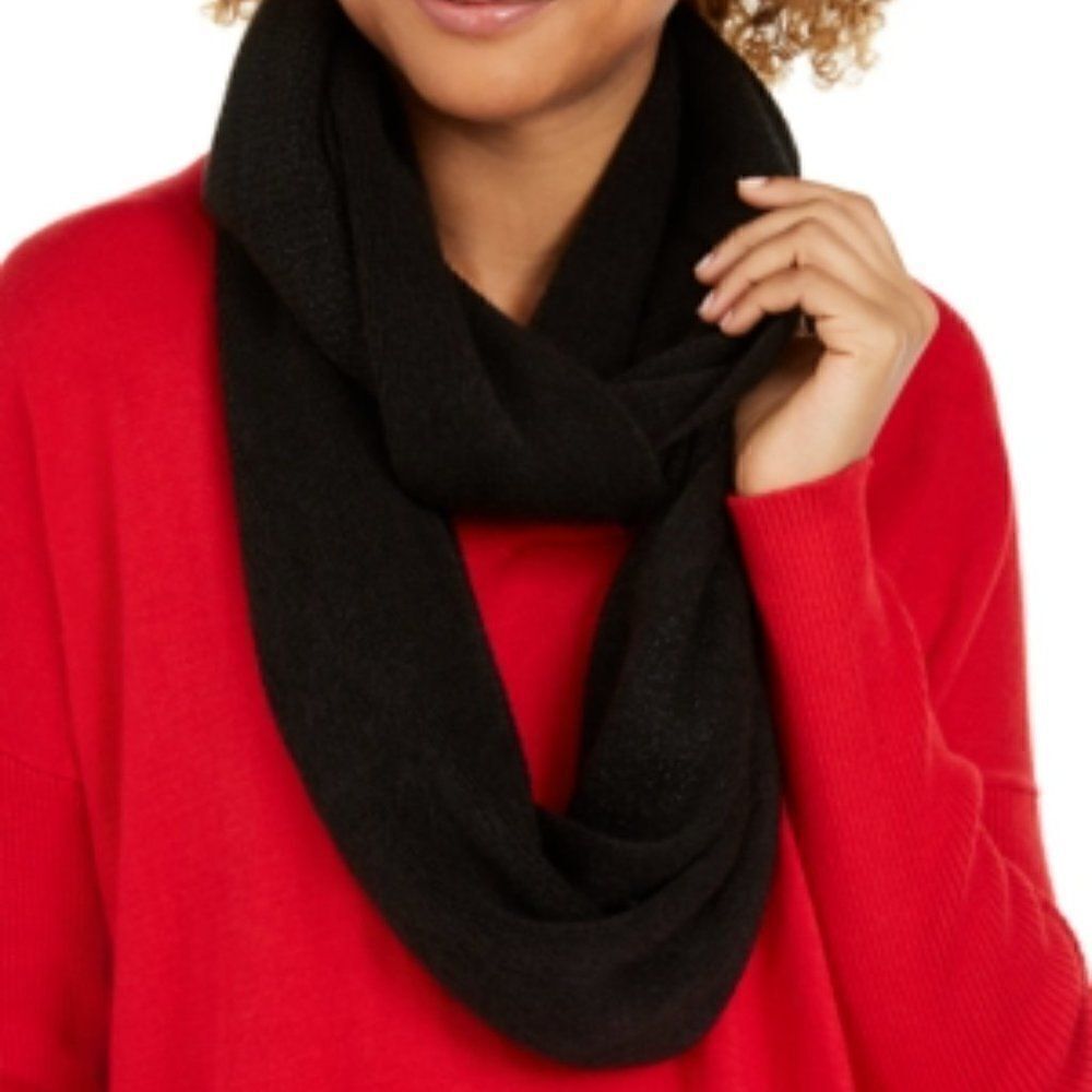 Infinity Loop scarf by Calvin Klein - Picture 7 of 7